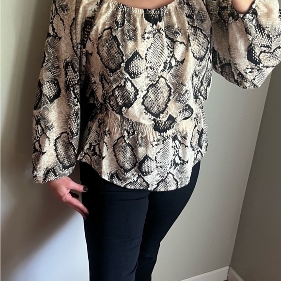 Rue 21 Snake/Python print Womens scooped necked top/blouse/shirt, Size XL - Picture 15 of 16